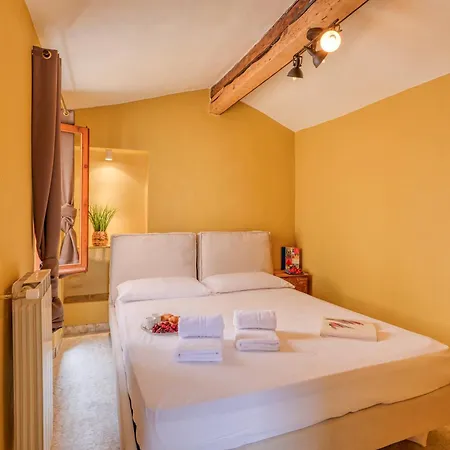 Boutique Casa Del Giudice شقة *